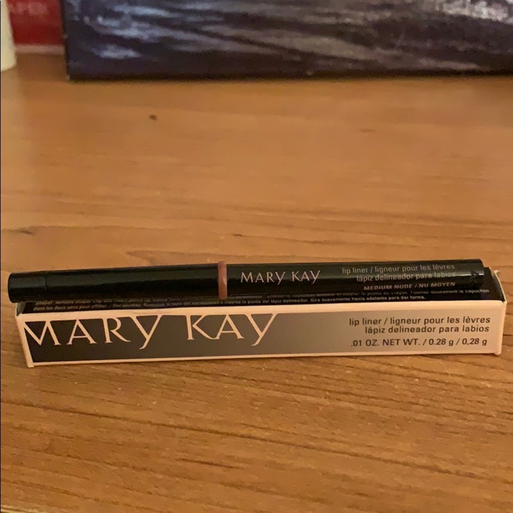 Mary Kay lip liner/ medium nude